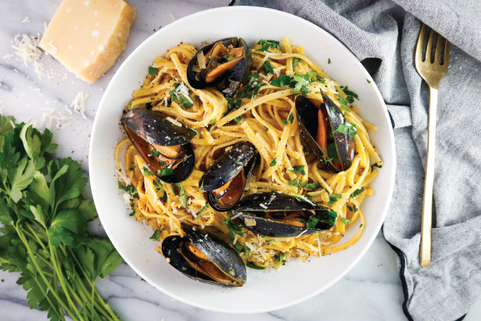 Garlic, Herbed Linguine with Mussels